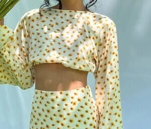 WeWoreWhat Ditsy Daisy Flower Billow Long Sleeve Crop Open Back Top L Yellow